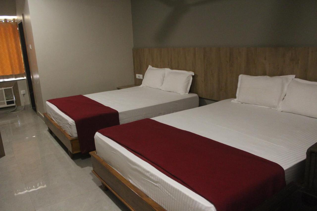 Hotel Janaki Pride プリ エクステリア 写真