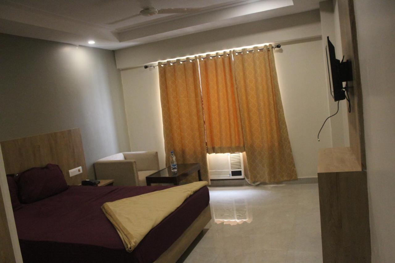 Hotel Janaki Pride プリ エクステリア 写真
