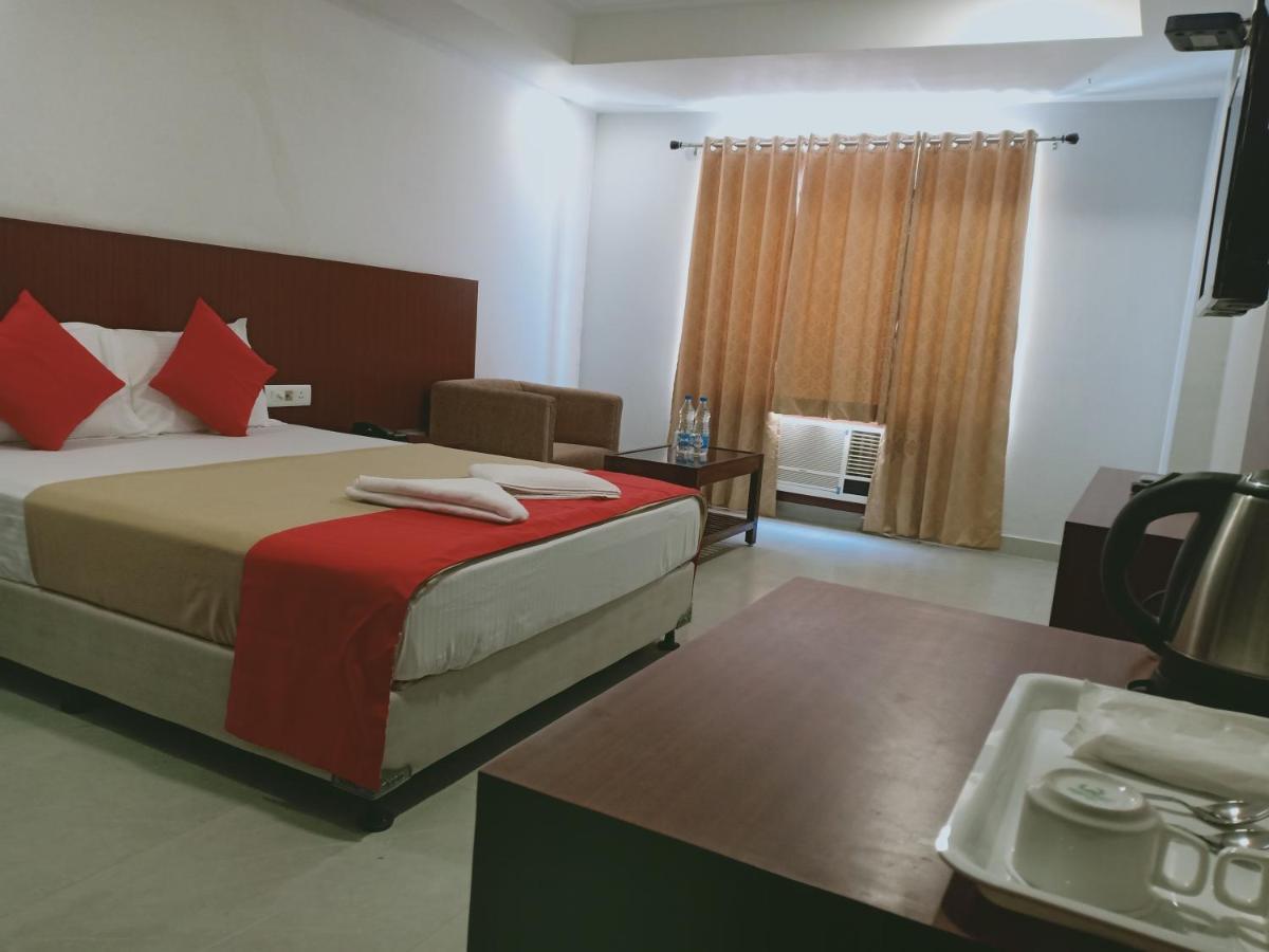 Hotel Janaki Pride プリ エクステリア 写真